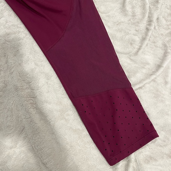 Athleta high waisted capri pant/cropped leggings w/ mesh details& hidden pocket - Picture 8 of 8